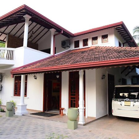 Airport Blessings Villa Katunayaka Bagian luar foto