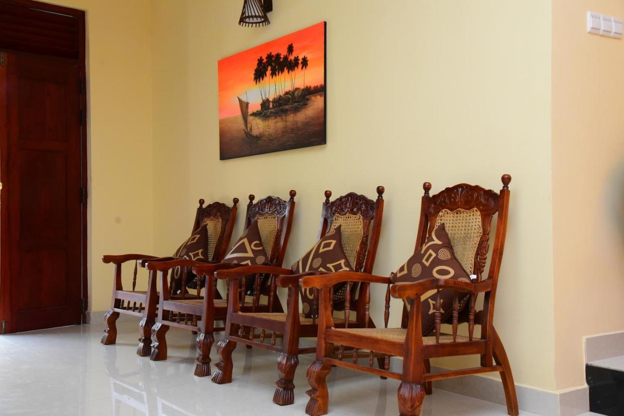 Airport Blessings Villa Katunayaka Bagian luar foto