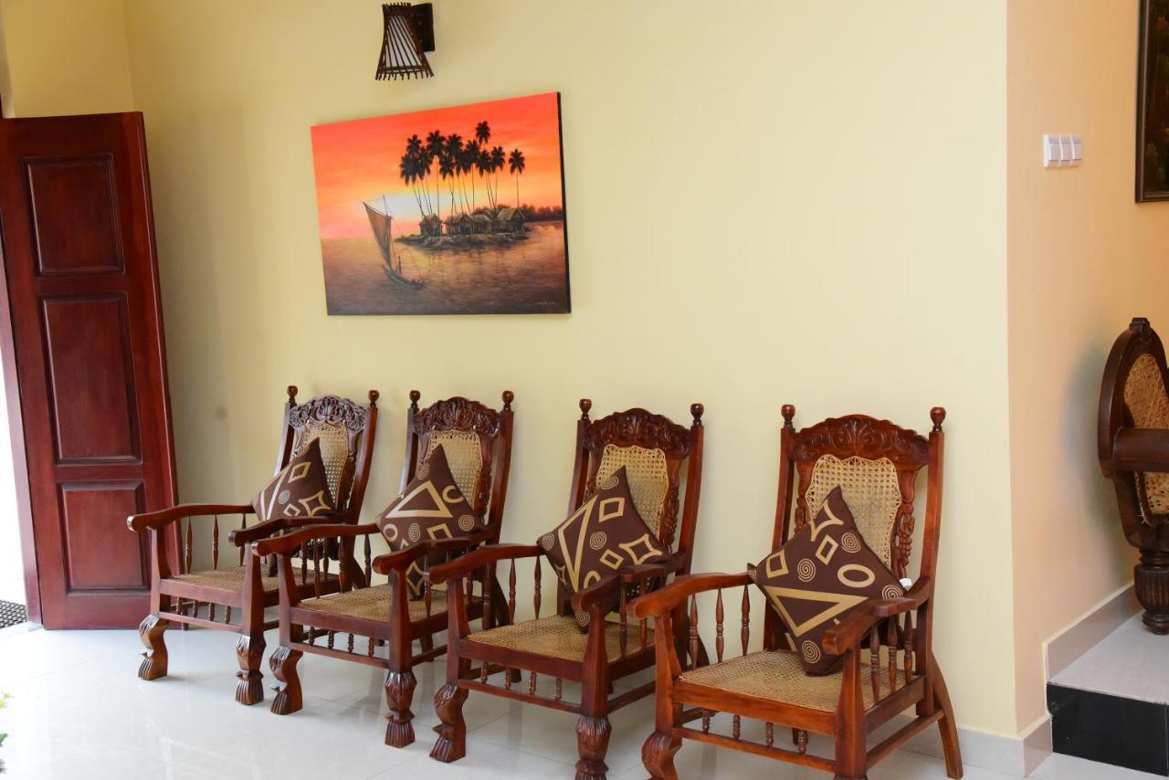 Airport Blessings Villa Katunayaka Bagian luar foto