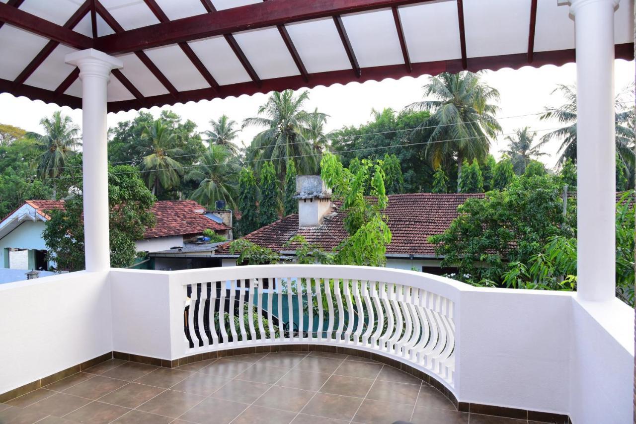 Airport Blessings Villa Katunayaka Bagian luar foto
