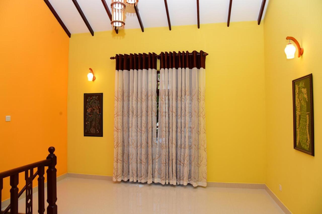 Airport Blessings Villa Katunayaka Bagian luar foto